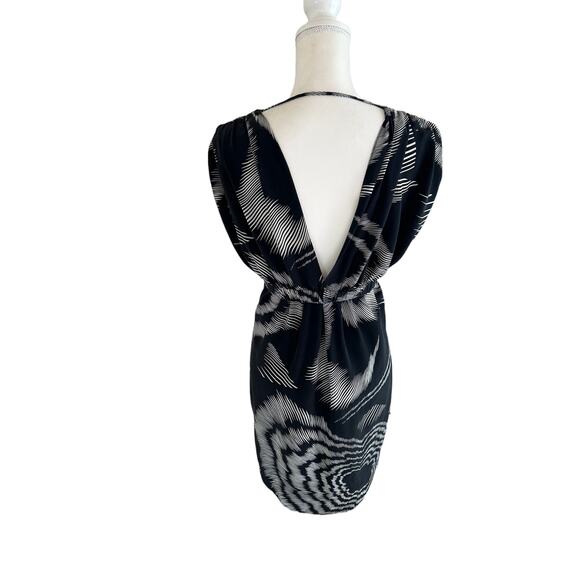 Black Halo Y2K 100% Silk Shift Dress V Back Plunge Neck Sleeveless Size 8 - Picture 4 of 11